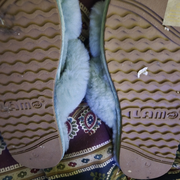 Multi Color Slippers Size Large - Picture 7 of 16